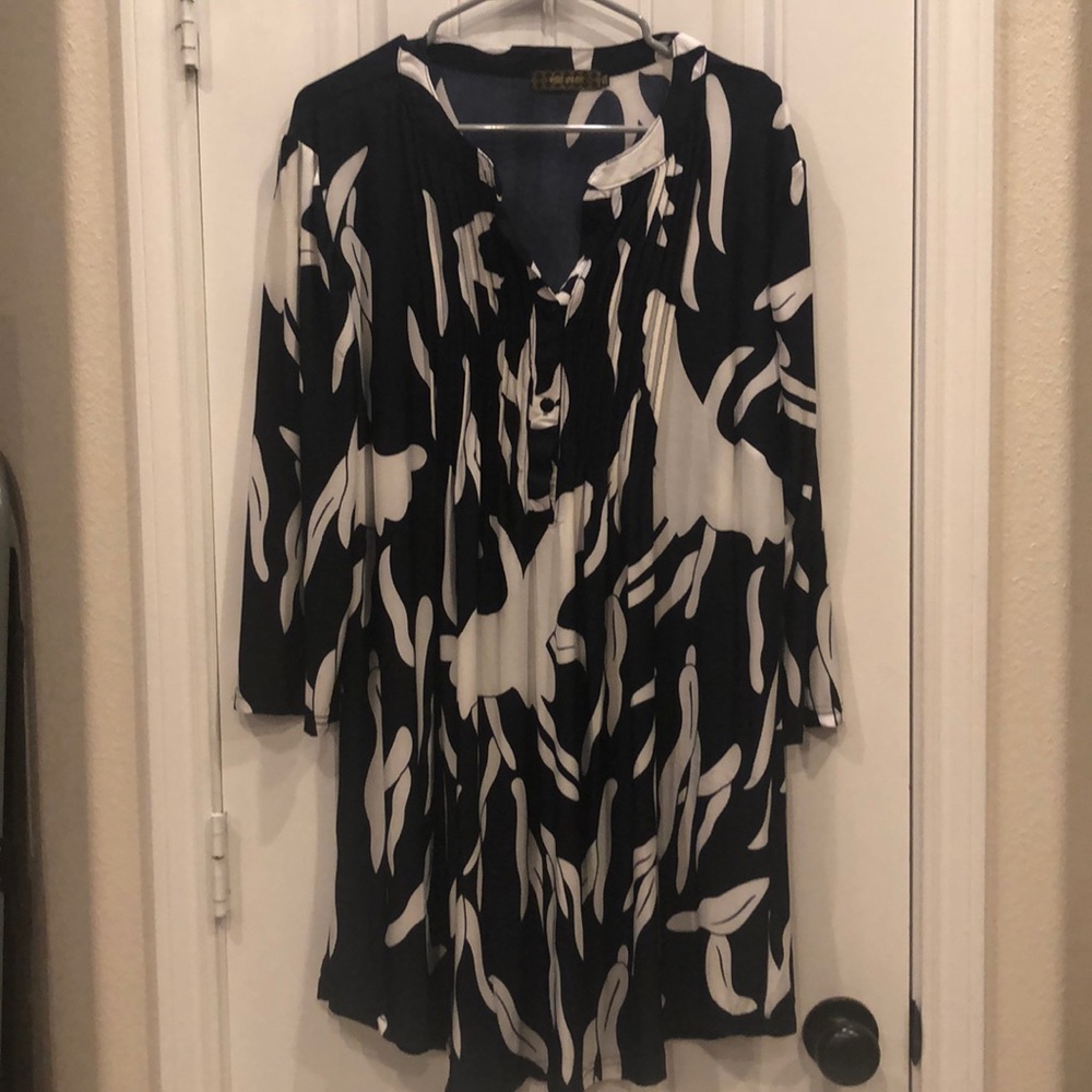 Navy/white patterned tunic